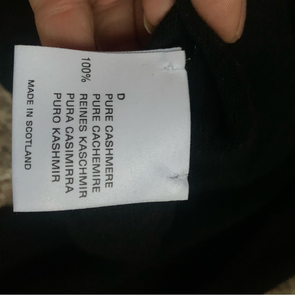 Isle of Skye cashmere, long sleeve, v neck pullover sweater - Picture 4 of 7